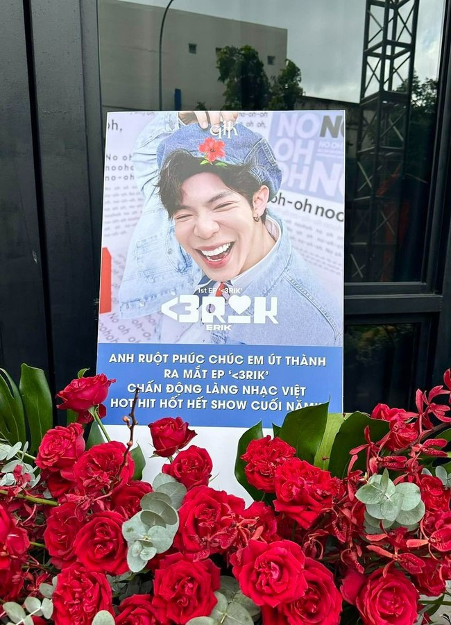 Sao Việt 21/7: Dàn sao Việt dự tiệc chúc mừng thôi nôi con trai Phạm Quỳnh Anh, Trường Giang đổi nghề làm thợ hớt tóc - Ảnh 6. Sao Việt 21/7: Dàn sao Việt dự tiệc chúc mừng thôi nôi con trai Phạm Quỳnh Anh, Trường Giang đổi nghề làm thợ hớt tóc - Ảnh 6.