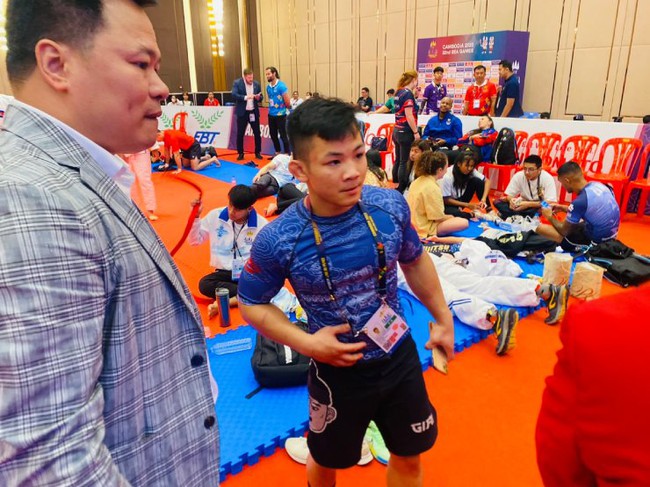 Đào Hồng Sơn òa khóc khi bảo vệ thành công HCV SEA Games 32 môn Jujitsu - Ảnh 2. Đào Hồng Sơn òa khóc khi bảo vệ thành công HCV SEA Games 32 môn Jujitsu - Ảnh 2.
