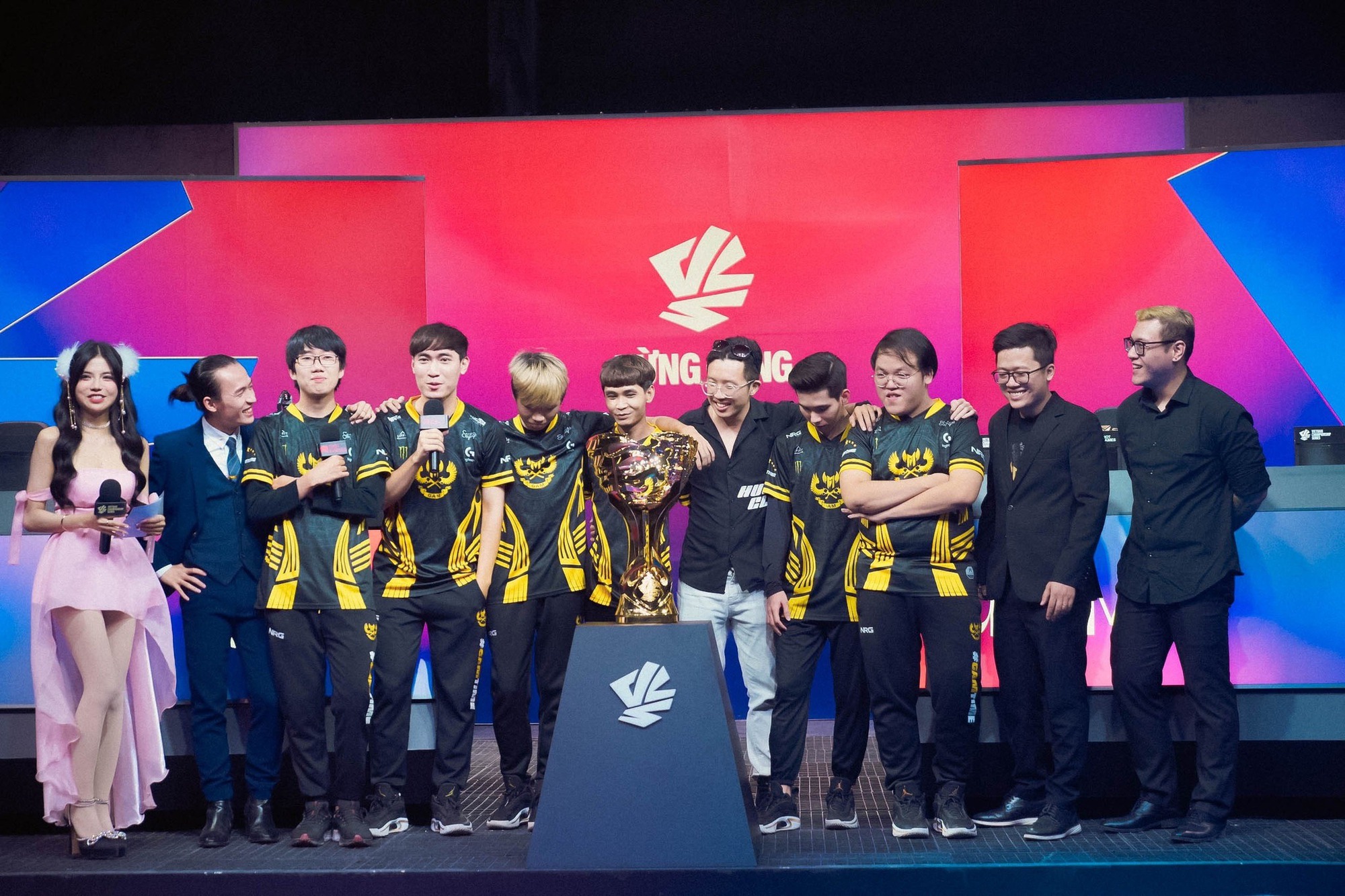 GAM sẽ đại diện VCS dự MSI 2023 tại London - nguồn: Fanpage VCS GAM sẽ đại diện VCS dự MSI 2023 tại London - nguồn: Fanpage VCS