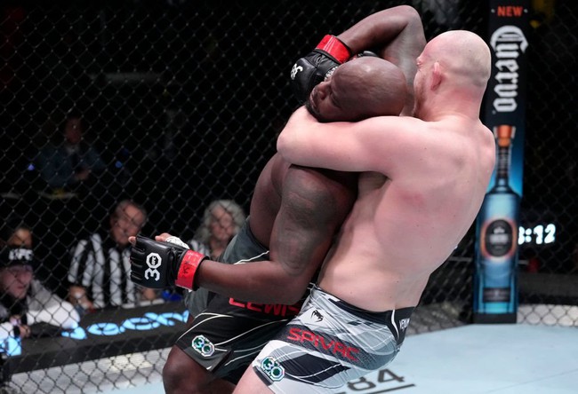 UFC FN 218: "Vua knock-out" Derrick Lewis lại thua, võ sĩ Indonesia lỡ cơ hội tạo ra lịch sử - Ảnh 1.
