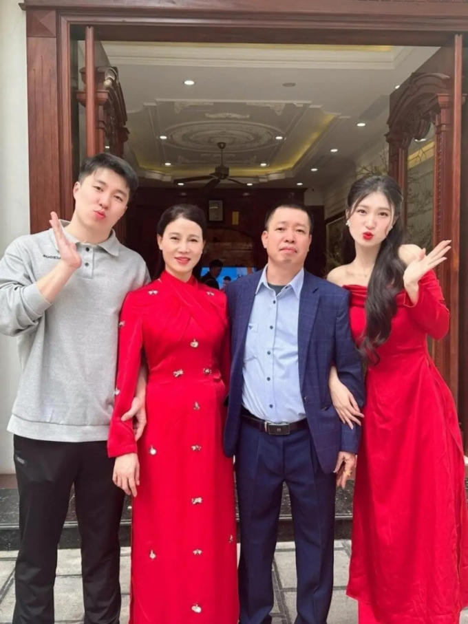 Nhan sắc và gia thế của Á hậu Phương Nhi trước khi làm dâu hào môn - Ảnh 5. Nhan sắc và gia thế của Á hậu Phương Nhi trước khi làm dâu hào môn - Ảnh 5.