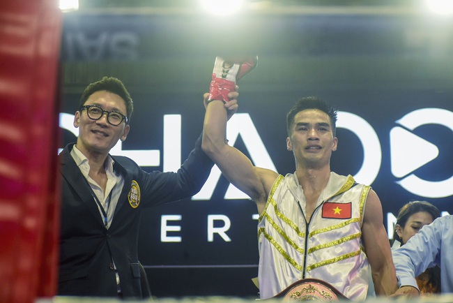 ‘Nam vương’ boxing Trương Đình Hoàng đả bại võ sĩ số 1 Hàn Quốc, bảo vệ chiếc đai vô địch châu Á lịch sử - Ảnh 7. ‘Nam vương’ boxing Trương Đình Hoàng đả bại võ sĩ số 1 Hàn Quốc, bảo vệ chiếc đai vô địch châu Á lịch sử - Ảnh 7.