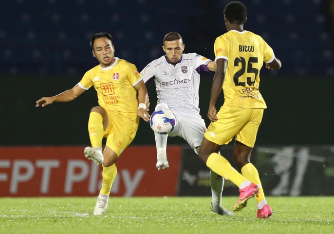 Vòng 6 V-League 2024/25: “Đèo cao, lối hẹp…” - Ảnh 1. Vòng 6 V-League 2024/25: “Đèo cao, lối hẹp…” - Ảnh 1.