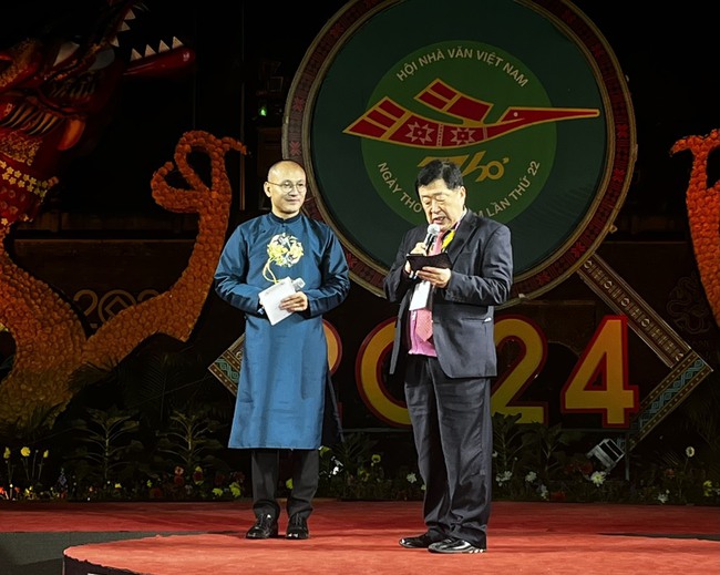 Cùng thơ cất lên bản hòa âm đất nước - Ảnh 8. Cùng thơ cất lên bản hòa âm đất nước - Ảnh 8.