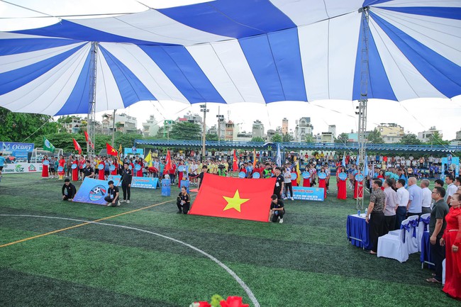 Hấp dẫn ngày khai màn giải bóng đá Hội đồng hương thị xã Nghi Sơn tại miền Nam - Ảnh 1. Hấp dẫn ngày khai màn giải bóng đá Hội đồng hương thị xã Nghi Sơn tại miền Nam - Ảnh 1.