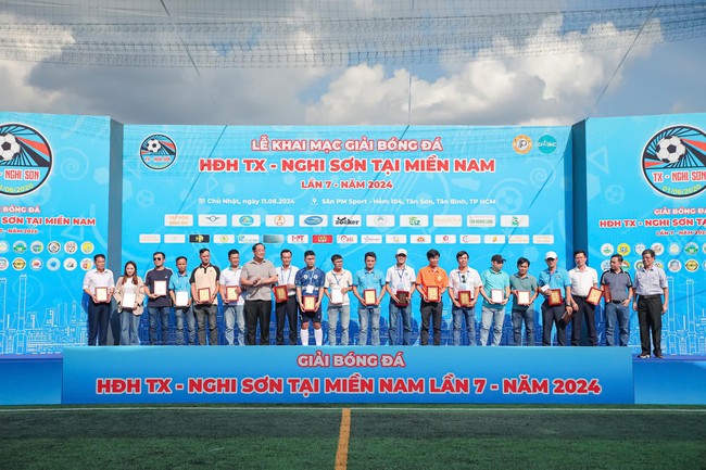 Hấp dẫn ngày khai màn giải bóng đá Hội đồng hương thị xã Nghi Sơn tại miền Nam - Ảnh 2. Hấp dẫn ngày khai màn giải bóng đá Hội đồng hương thị xã Nghi Sơn tại miền Nam - Ảnh 2.