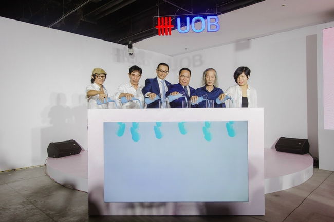 Khởi động cuộc thi UOB Painting of the Year lần 2: Mỹ thuật Việt Nam đang ngày một… trẻ ra! - Ảnh 4. Khởi động cuộc thi UOB Painting of the Year lần 2: Mỹ thuật Việt Nam đang ngày một… trẻ ra! - Ảnh 4.