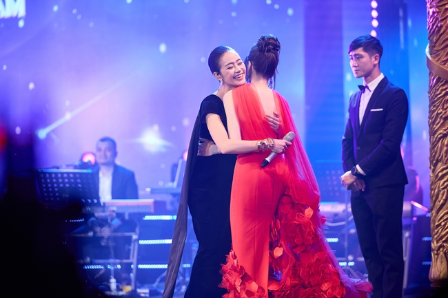 MC Phí Linh: Ấn tượng nhất là 'chất Hà Nội' của Cống hiến - Ảnh 6. MC Phí Linh: Ấn tượng nhất là 'chất Hà Nội' của Cống hiến - Ảnh 6.