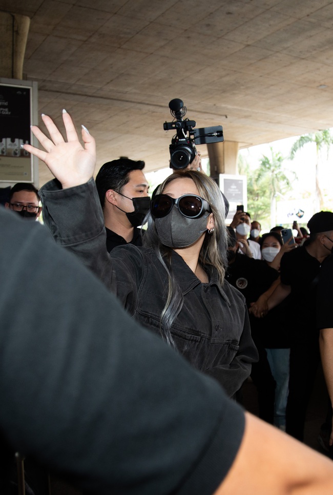 Độc quyền: Ngôi sao hàng đầu K-pop CL chính thức đến Việt Nam, fan tập trung kín sân bay đón thần tượng - Ảnh 6.