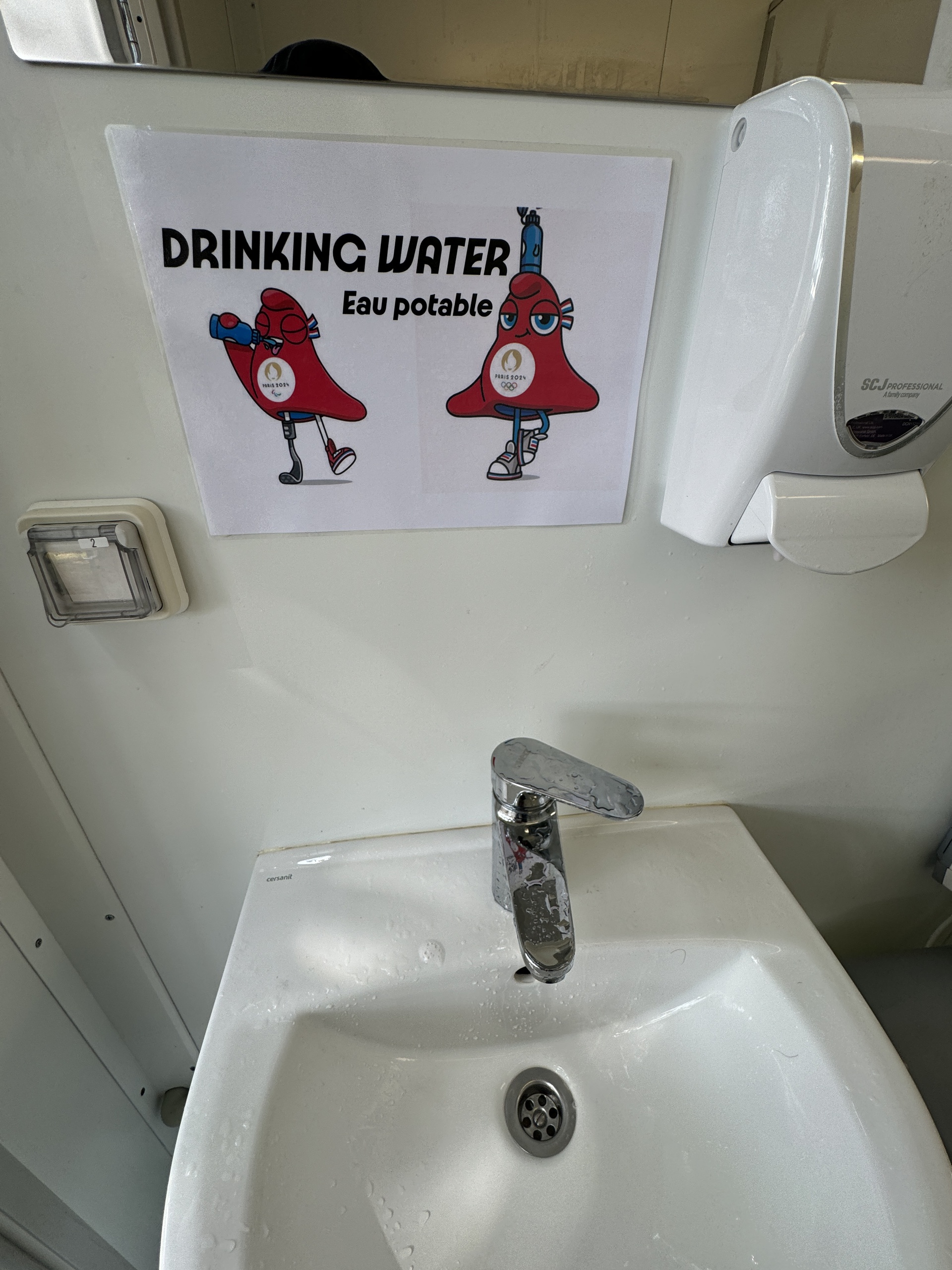 Thư Paris: Chủ nhà Olympic có thực sự 'hà tiện'? - Ảnh 1. Thư Paris: Chủ nhà Olympic có thực sự 'hà tiện'? - Ảnh 1.