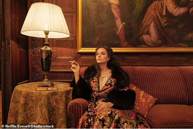 Angelina Jolie suy sụp vì không được đề cử Oscar: Hollywood đứng về phía Brad Pitt? - Ảnh 4. Angelina Jolie suy sụp vì không được đề cử Oscar: Hollywood đứng về phía Brad Pitt? - Ảnh 4.