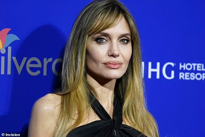 Angelina Jolie suy sụp vì không được đề cử Oscar: Hollywood đứng về phía Brad Pitt? - Ảnh 5. Angelina Jolie suy sụp vì không được đề cử Oscar: Hollywood đứng về phía Brad Pitt? - Ảnh 5.