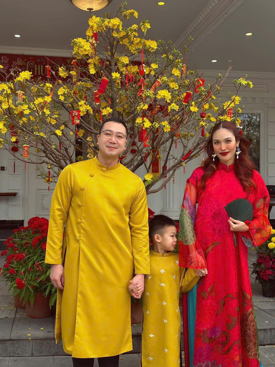 Sơn Tùng M-TP, Hà Hồ, Bình An,... cùng loạt sao Việt khoẻ ảnh áo dài dịp Tết - Ảnh 6. Sơn Tùng M-TP, Hà Hồ, Bình An,... cùng loạt sao Việt khoẻ ảnh áo dài dịp Tết - Ảnh 6.