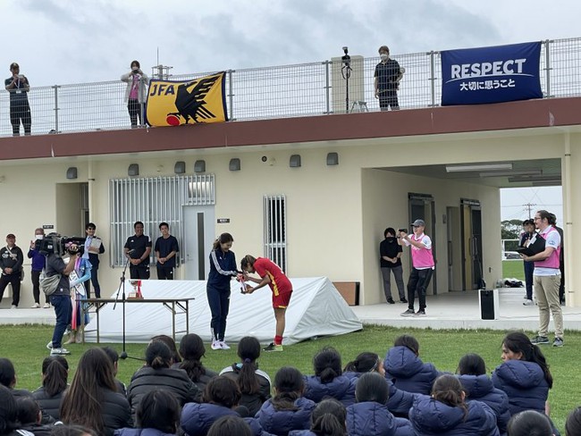 'Đàn em Huỳnh Như' được báo Nhật Bản khen ngợi, được nhà vô địch World Cup trao giải thưởng danh giá - Ảnh 3. 'Đàn em Huỳnh Như' được báo Nhật Bản khen ngợi, được nhà vô địch World Cup trao giải thưởng danh giá - Ảnh 3.