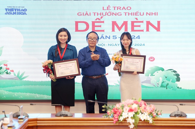 Nhà báo Nguyễn Thanh Bình, Nhà thơ trẻ Lã Thanh Hà chia sẻ về giải thưởng Thiếu nhi Dế Mèn lần 5 - 2024 - Ảnh 2. Nhà báo Nguyễn Thanh Bình, Nhà thơ trẻ Lã Thanh Hà chia sẻ về giải thưởng Thiếu nhi Dế Mèn lần 5 - 2024 - Ảnh 2.