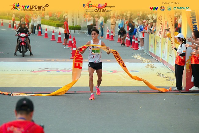 Lương Đức Phước vô địch cự ly 10km của nam Giải Marathon Quốc tế VTV LPBank Lương Đức Phước vô địch cự ly 10km của nam Giải Marathon Quốc tế VTV LPBank