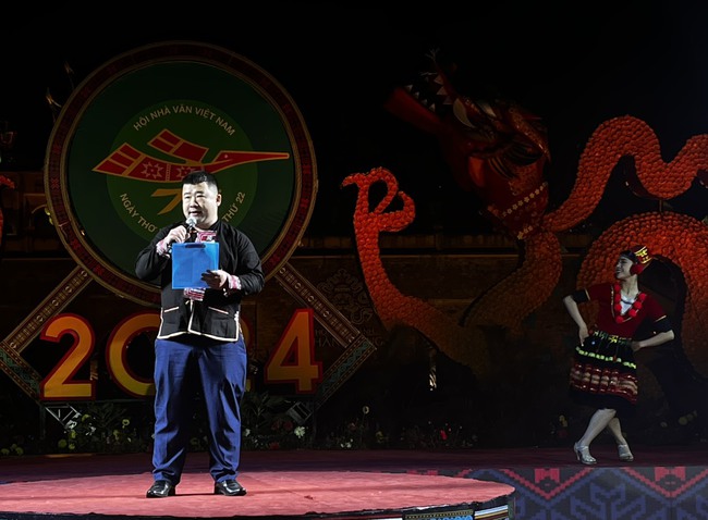 Cùng thơ cất lên bản hòa âm đất nước - Ảnh 7. Cùng thơ cất lên bản hòa âm đất nước - Ảnh 7.