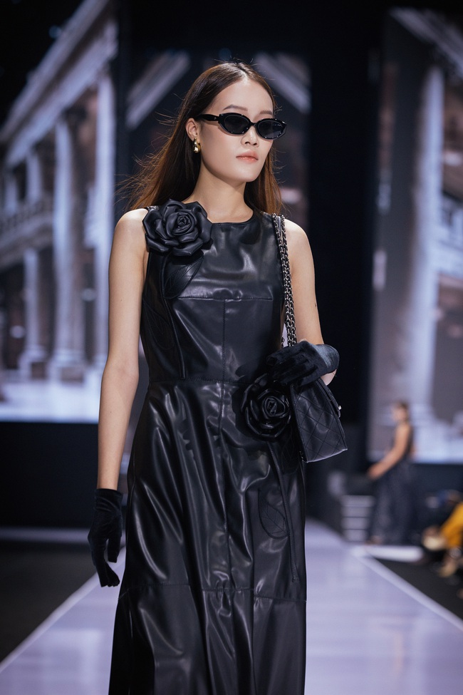 Hoa hậu Mai Phương, Á hậu Phương Nhi đọ sắc trên sàn diễn thời trang - Ảnh 11. Hoa hậu Mai Phương, Á hậu Phương Nhi đọ sắc trên sàn diễn thời trang - Ảnh 11.