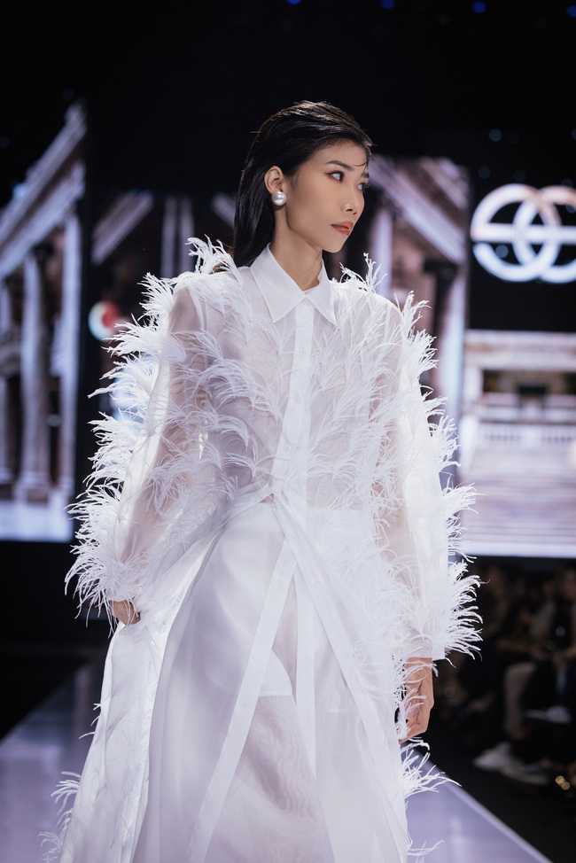 Hoa hậu Mai Phương, Á hậu Phương Nhi đọ sắc trên sàn diễn thời trang - Ảnh 6. Hoa hậu Mai Phương, Á hậu Phương Nhi đọ sắc trên sàn diễn thời trang - Ảnh 6.