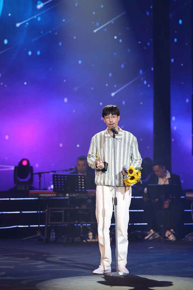 TRỰC TIẾP Lễ trao Giải Cống hiến lần 18 năm 2024 tại Nhà hát Lớn Hà Nội - Ảnh 2. TRỰC TIẾP Lễ trao Giải Cống hiến lần 18 năm 2024 tại Nhà hát Lớn Hà Nội - Ảnh 2.