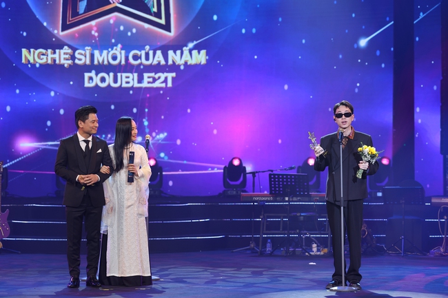 TRỰC TIẾP Lễ trao Giải Cống hiến lần 18 năm 2024 tại Nhà hát Lớn Hà Nội - Ảnh 2. TRỰC TIẾP Lễ trao Giải Cống hiến lần 18 năm 2024 tại Nhà hát Lớn Hà Nội - Ảnh 2.