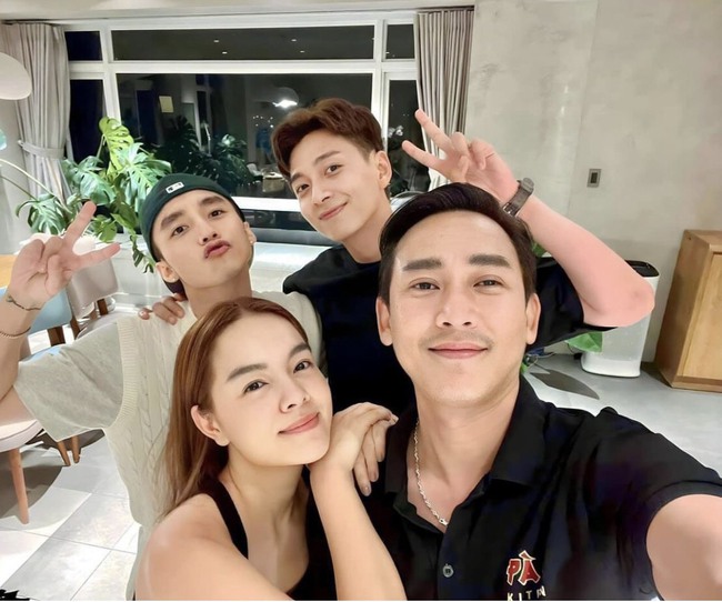 Sơn Tùng M-TP hội ngộ cùng dàn sao 'Chàng trai năm ấy', Hoàng Anh Vũ lần đầu rơi lệ trên màn ảnh - Ảnh 1. Sơn Tùng M-TP hội ngộ cùng dàn sao 'Chàng trai năm ấy', Hoàng Anh Vũ lần đầu rơi lệ trên màn ảnh - Ảnh 1.