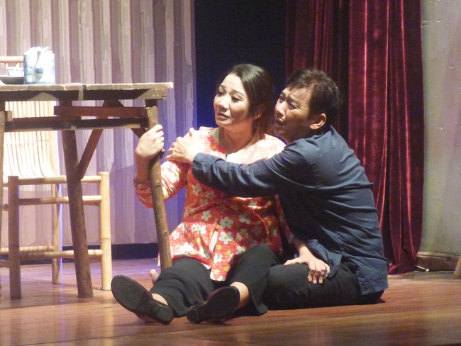 Kịch "Cơn mê cuối cùng": Tốt xấu không có bài toán trừ - Ảnh 4. Kịch "Cơn mê cuối cùng": Tốt xấu không có bài toán trừ - Ảnh 4.