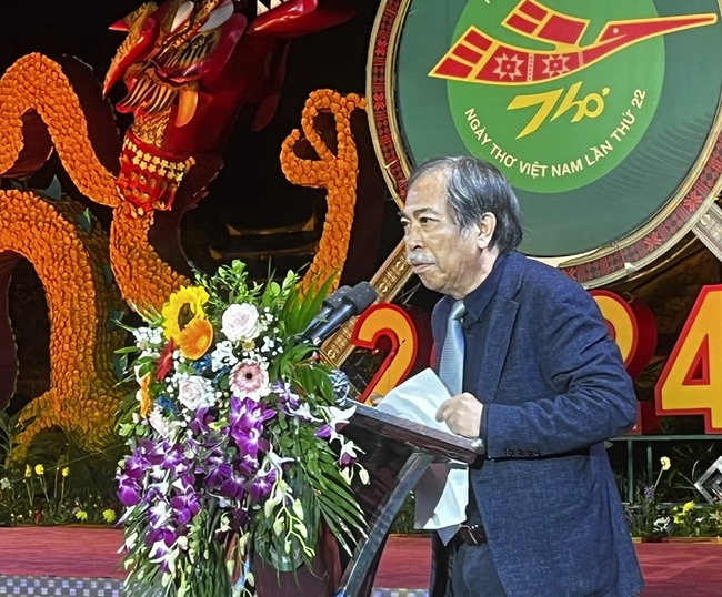 Cùng thơ cất lên bản hòa âm đất nước - Ảnh 1. Cùng thơ cất lên bản hòa âm đất nước - Ảnh 1.