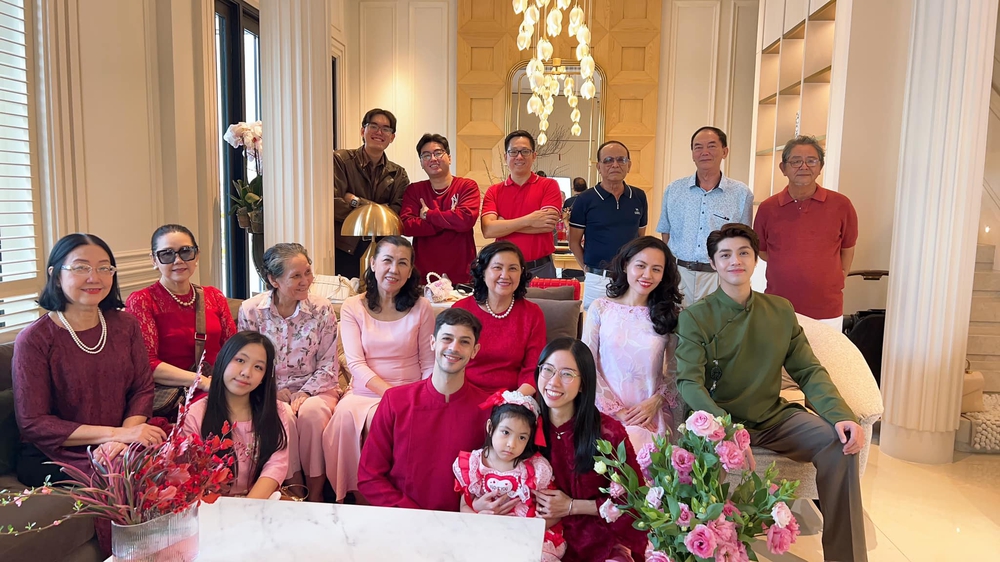 Sơn Tùng M-TP, Hà Hồ, Bình An,... cùng loạt sao Việt khoẻ ảnh áo dài dịp Tết - Ảnh 12. Sơn Tùng M-TP, Hà Hồ, Bình An,... cùng loạt sao Việt khoẻ ảnh áo dài dịp Tết - Ảnh 12.