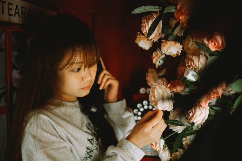 Người trẻ 'rỗng túi' khi về quê đón Tết: Quà cáp tiền triệu, cắn răng phát bao lì xì - Ảnh 1. Người trẻ 'rỗng túi' khi về quê đón Tết: Quà cáp tiền triệu, cắn răng phát bao lì xì - Ảnh 1.