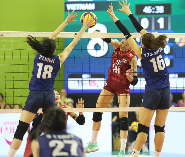 Phạm Thị Hiền (số 18) chơi khá hay ở lượt về SEA V.League 2023