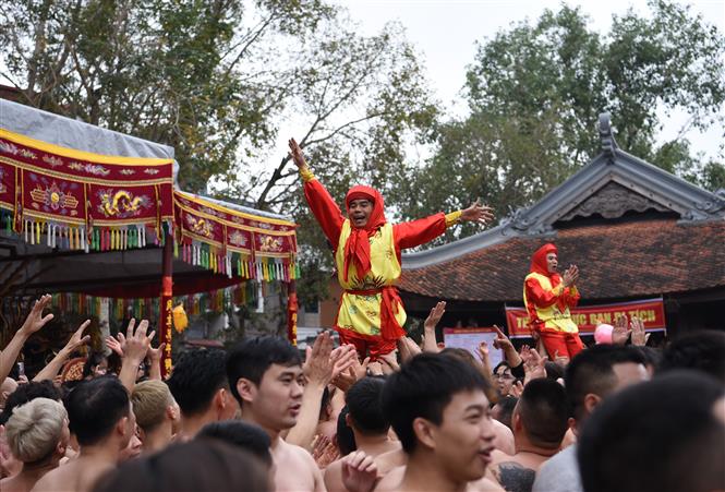 Tưng bừng hội rước pháo Đồng Kỵ, Bắc Ninh - Ảnh 1. Tưng bừng hội rước pháo Đồng Kỵ, Bắc Ninh - Ảnh 1.