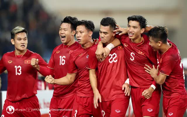 Tin nóng bóng đá Việt 23/11: ĐT Việt Nam nhận tin vui đặc biệt từ FIFA; AFF Cup 2024 chứng kiến thay đổi lịch sử - Ảnh 1. Tin nóng bóng đá Việt 23/11: ĐT Việt Nam nhận tin vui đặc biệt từ FIFA; AFF Cup 2024 chứng kiến thay đổi lịch sử - Ảnh 1.