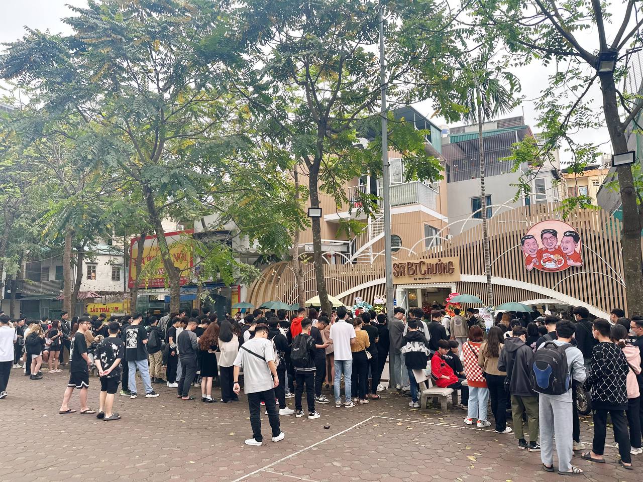 photo6145298800244276581y-1680416453962289269550