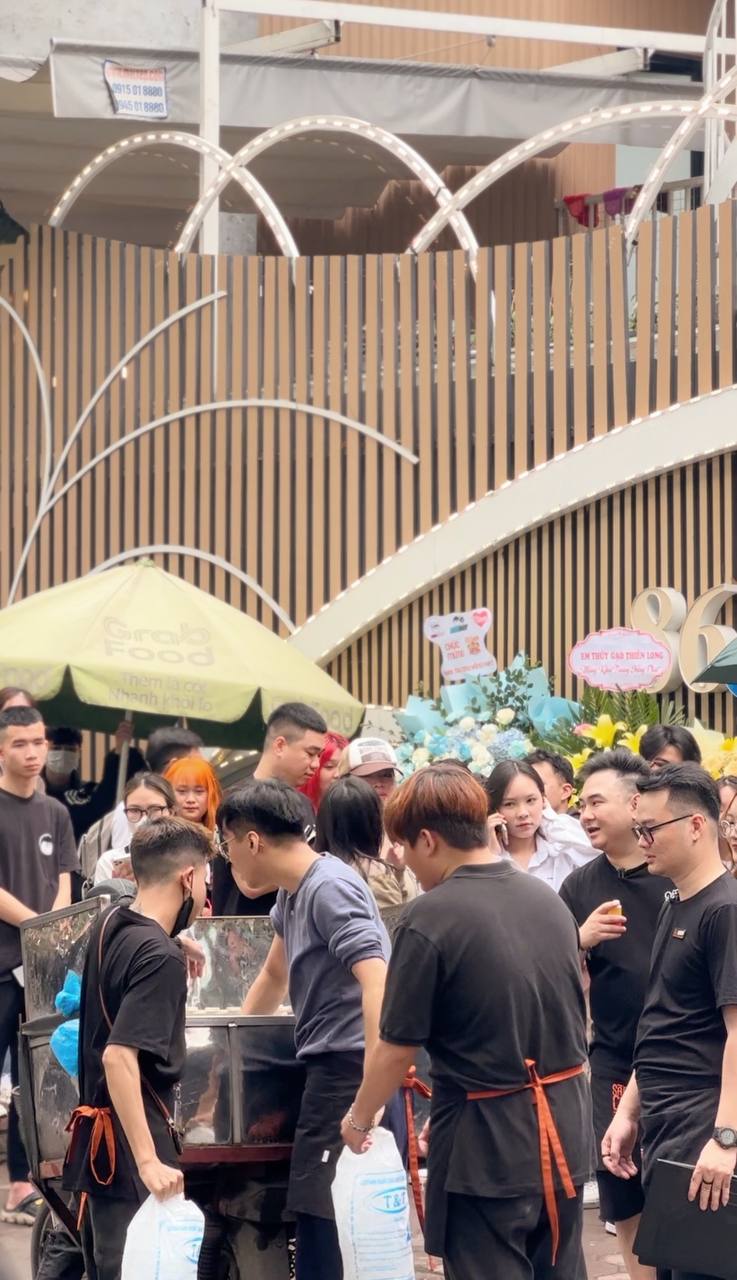 photo6145298800244276590y-1680416739541322903768