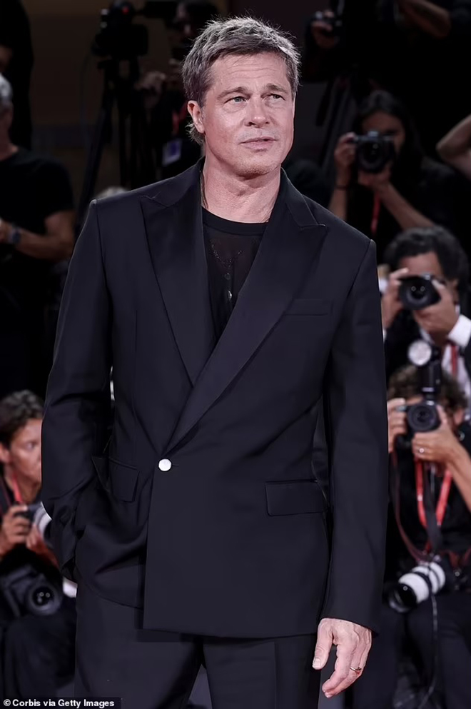 Angelina Jolie mong Brad Pitt 'ngừng công kích' sau cuộc chiến ly hôn kéo dài - Ảnh 2. Angelina Jolie mong Brad Pitt 'ngừng công kích' sau cuộc chiến ly hôn kéo dài - Ảnh 2.