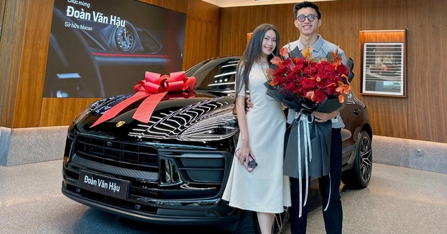 Đoàn Văn Hậu đón Doãn Hải My về dinh: Sáng đi Porsche 5 tỷ, trưa lên siêu xe gần 50 tỷ - Ảnh 2. Đoàn Văn Hậu đón Doãn Hải My về dinh: Sáng đi Porsche 5 tỷ, trưa lên siêu xe gần 50 tỷ - Ảnh 2.