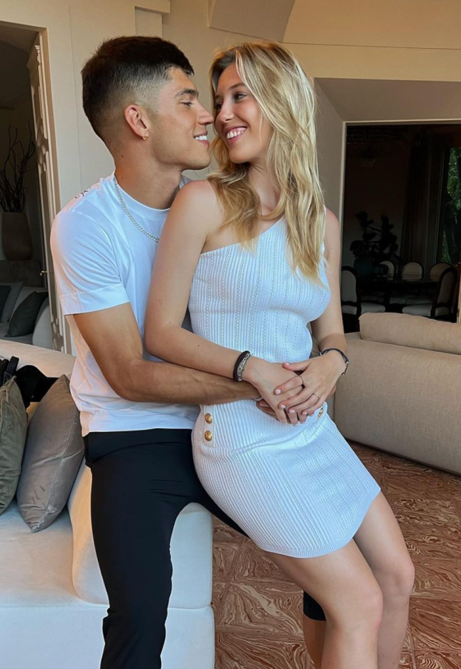 Chiêm ngưỡng nhan sắc vạn người mê của dàn WAGs Inter trước thềm chung kết C1 - Ảnh 4.