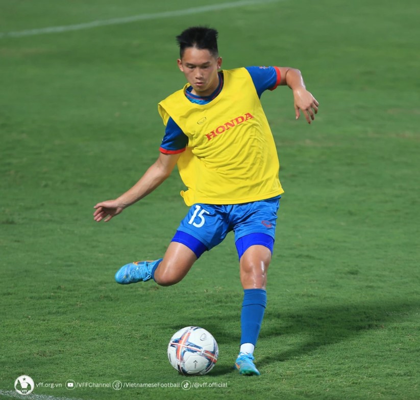 Đội hình 11 ngôi sao Việt kiều trên thế giới chờ góp sức cho ĐT Việt Nam khiến CĐV mong ngóng - Ảnh 6. Đội hình 11 ngôi sao Việt kiều trên thế giới chờ góp sức cho ĐT Việt Nam khiến CĐV mong ngóng - Ảnh 6.