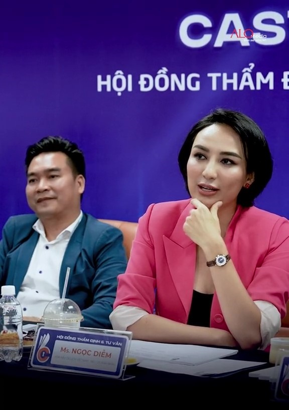 Khách siêu giàu vào nhà hàng sang trọng để trang điểm, quản lý phải làm gì? - Ảnh 1. Khách siêu giàu vào nhà hàng sang trọng để trang điểm, quản lý phải làm gì? - Ảnh 1.