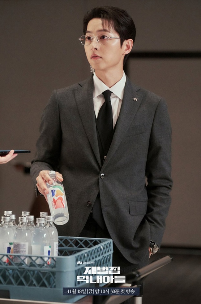 (Bài đăng thứ 7) Sự nghiệp của Song Joong Ki đang khủng hoảng: Từ thất bại phòng vé đến tranh cãi của công chúng - Ảnh 2. (Bài đăng thứ 7) Sự nghiệp của Song Joong Ki đang khủng hoảng: Từ thất bại phòng vé đến tranh cãi của công chúng - Ảnh 2.