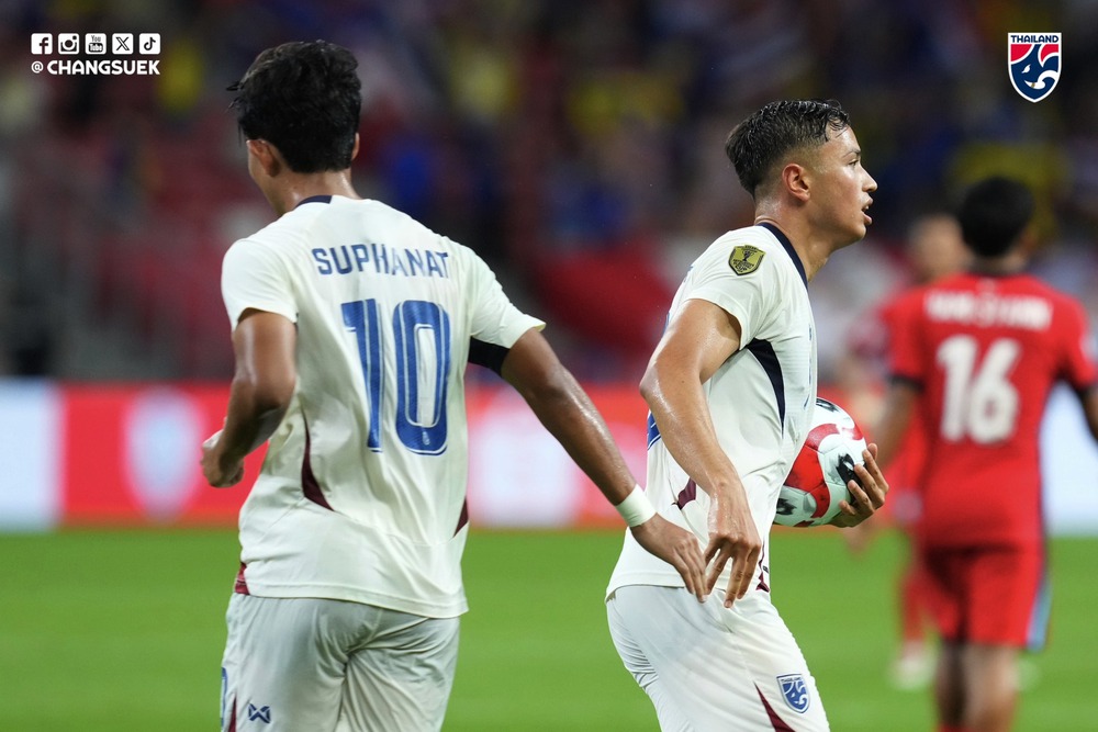 Việt Nam đấu Thái Lan còn căng thẳng cuộc đua Vua phá lưới giữa Xuân Son và "thần đồng" Thái Lan - Ảnh 2. Việt Nam đấu Thái Lan còn căng thẳng cuộc đua Vua phá lưới giữa Xuân Son và "thần đồng" Thái Lan - Ảnh 2.