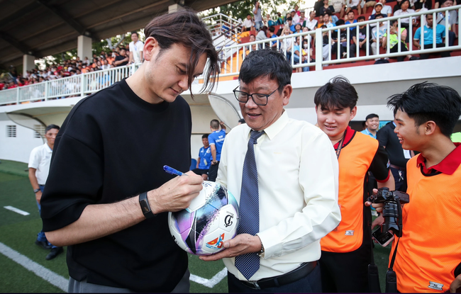 Văn Lâm và sắc màu tươi trẻ ở giải bóng đá Thanh Niên Sinh Viên Việt Nam 2024 - Ảnh 1.