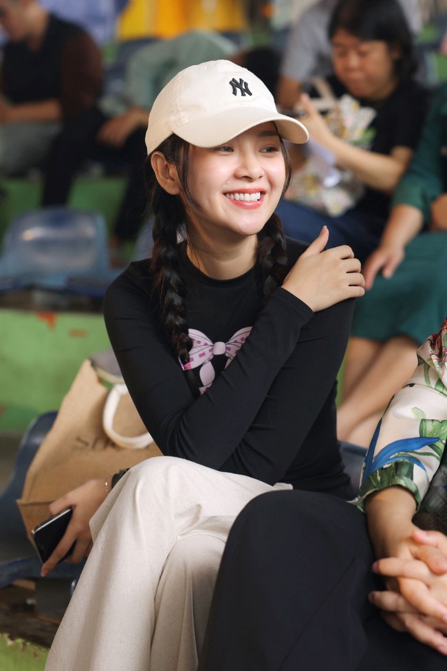 Phim Tết 2025 "Tứ Hải phát tài": Võ Cảnh "bén duyên" Tam Triều Dâng - Ảnh 2. Phim Tết 2025 "Tứ Hải phát tài": Võ Cảnh "bén duyên" Tam Triều Dâng - Ảnh 2.