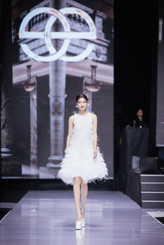 Hoa hậu Mai Phương, Á hậu Phương Nhi đọ sắc trên sàn diễn thời trang - Ảnh 3. Hoa hậu Mai Phương, Á hậu Phương Nhi đọ sắc trên sàn diễn thời trang - Ảnh 3.