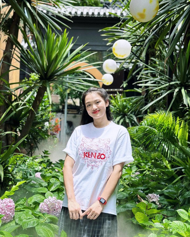 Hoa khôi bóng chuyền Nguyễn Thu Hoài Hoa khôi bóng chuyền Nguyễn Thu Hoài