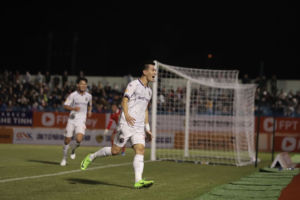 Tiến Linh vượt một loạt chân sút ngoại để dẫn đầu danh sách phá lưới V-League - Ảnh 1. Tiến Linh