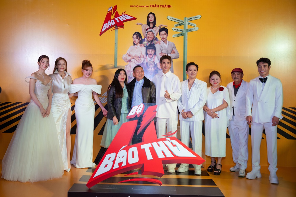 NSND Lê Khanh, Bigdaddy, Quân AP,... cùng dàn sao Việt đổ bộ thảm đỏ, ủng hộ phim Tết của Trấn Thành - Ảnh 4. NSND Lê Khanh, Bigdaddy, Quân AP,... cùng dàn sao Việt đổ bộ thảm đỏ, ủng hộ phim Tết của Trấn Thành - Ảnh 4.