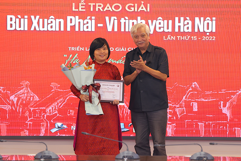 trao-giai-bui-xuan-phai-tong-thuat202 Chú thích ảnh