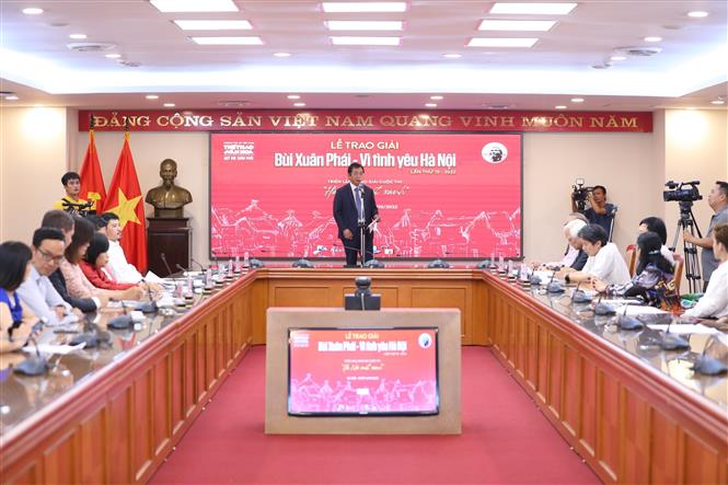 trao-giai-bui-xuan-phai-tong-thuat209-1 Chú thích ảnh